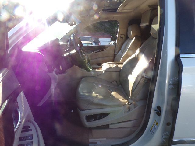 2015 Cadillac Escalade Image 11