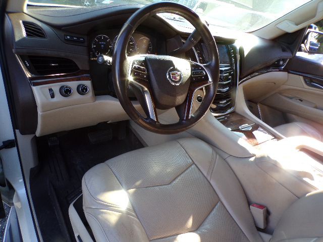 2015 Cadillac Escalade Image 12