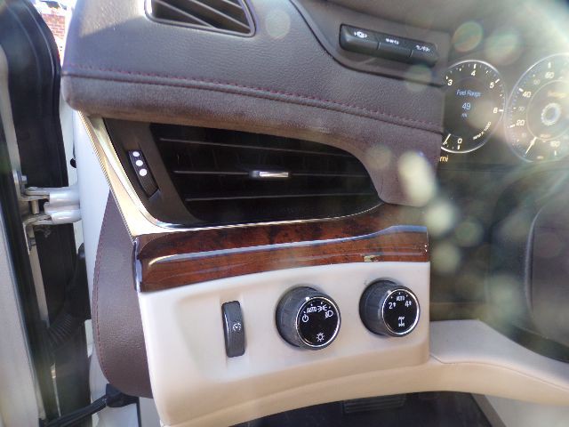 2015 Cadillac Escalade Image 14