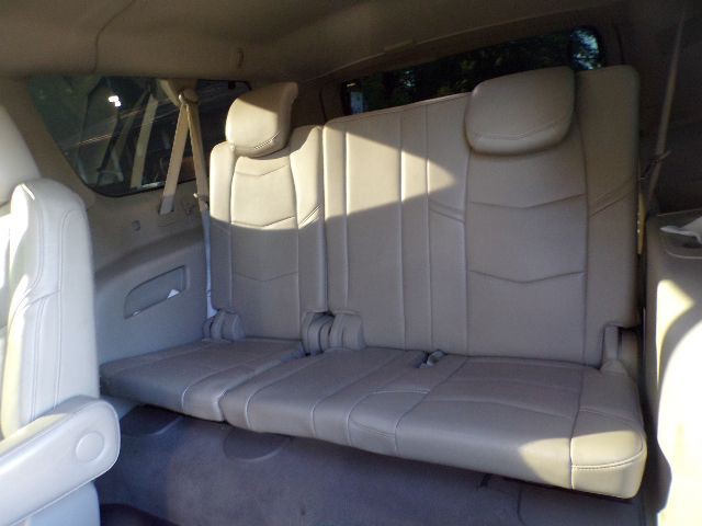 2015 Cadillac Escalade Image 16