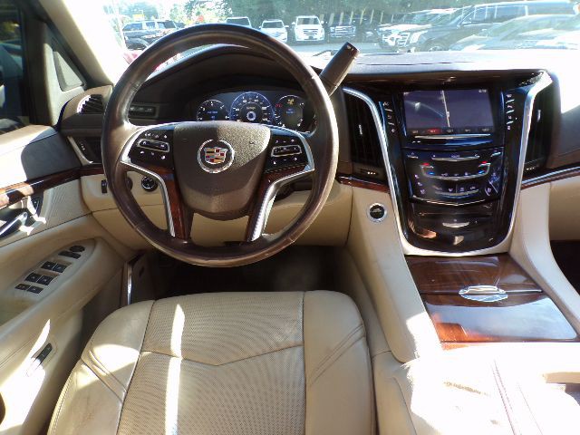 2015 Cadillac Escalade Image 17