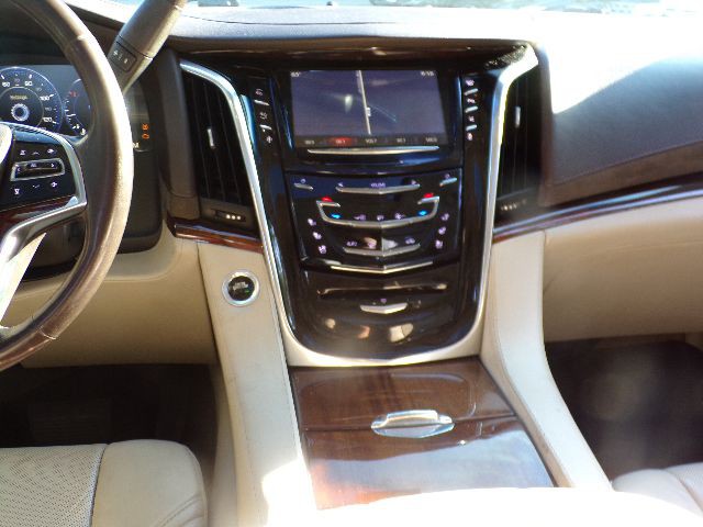 2015 Cadillac Escalade Image 18