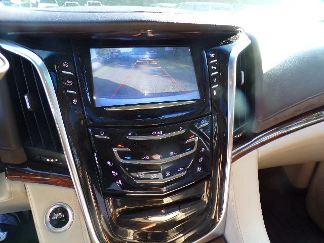 2015 Cadillac Escalade Image 21