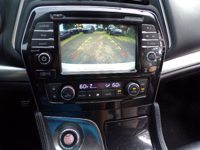 2017 Nissan Maxima Image 16