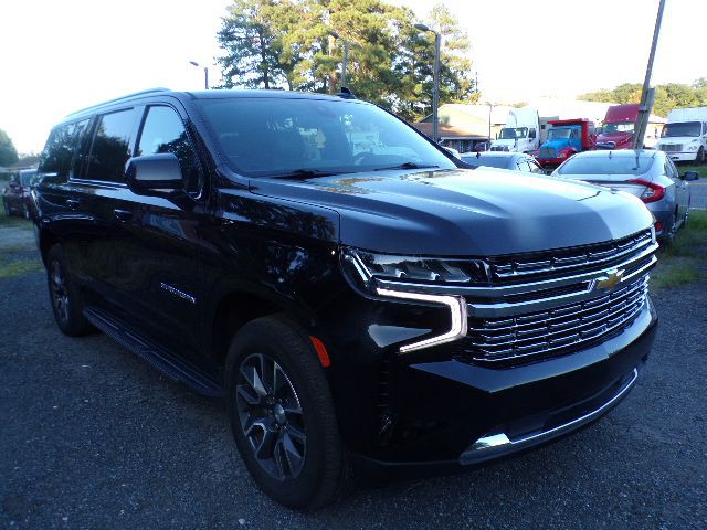 2021 Chevrolet Suburban Image 3