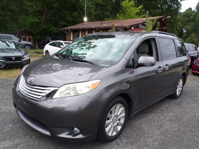 2011 Toyota Sienna Image 1