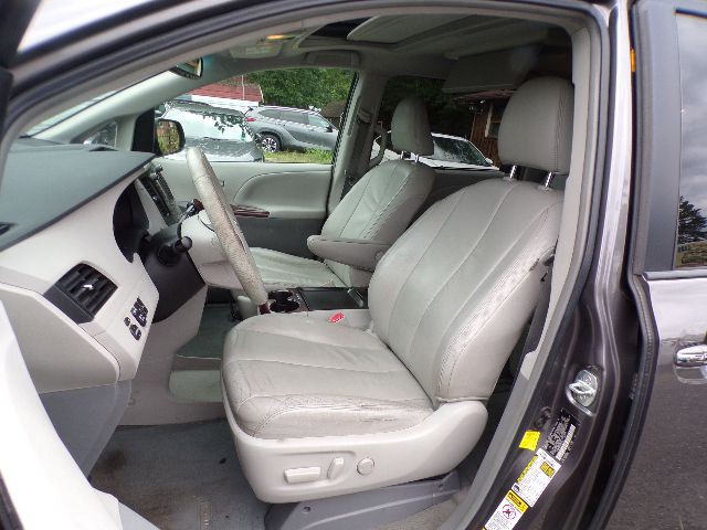 2011 Toyota Sienna Image 10