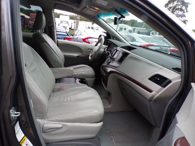 2011 Toyota Sienna Image 16