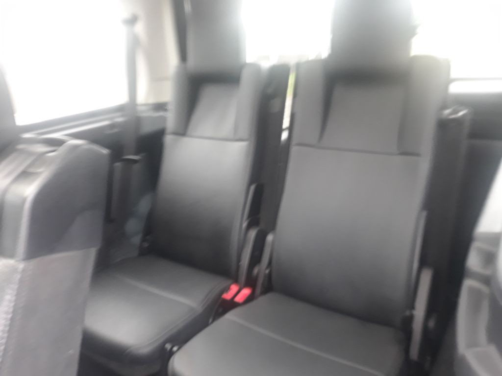 2012 Land Rover LR4 Image 13