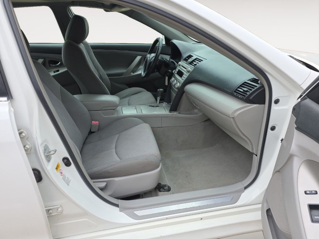 2011 Toyota Camry Image 15
