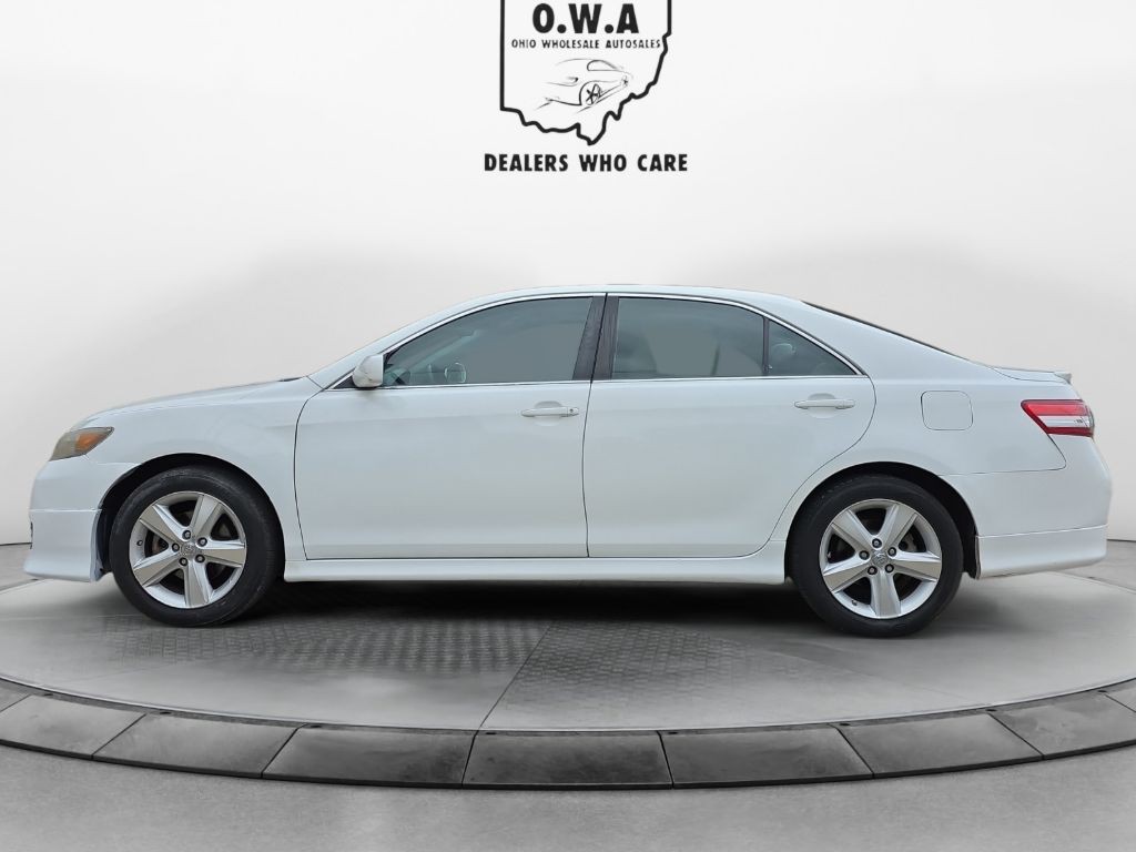 2011 Toyota Camry Image 2