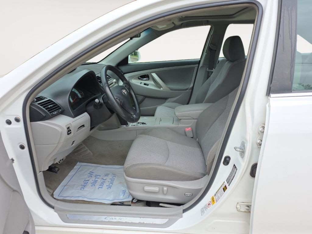 2011 Toyota Camry Image 12