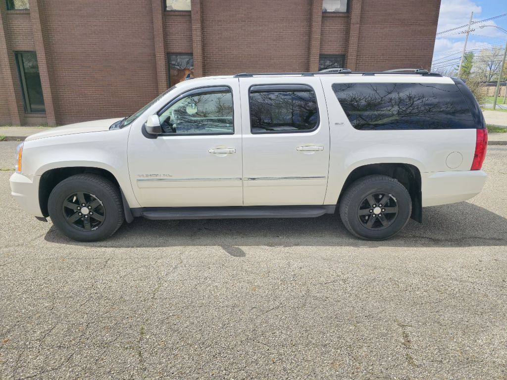 2011 GMC Yukon Image 2