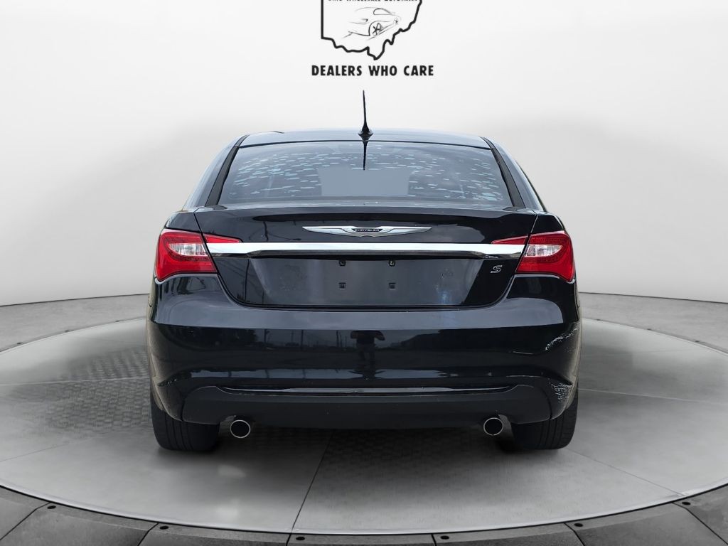 2013 Chrysler 200 Image 4