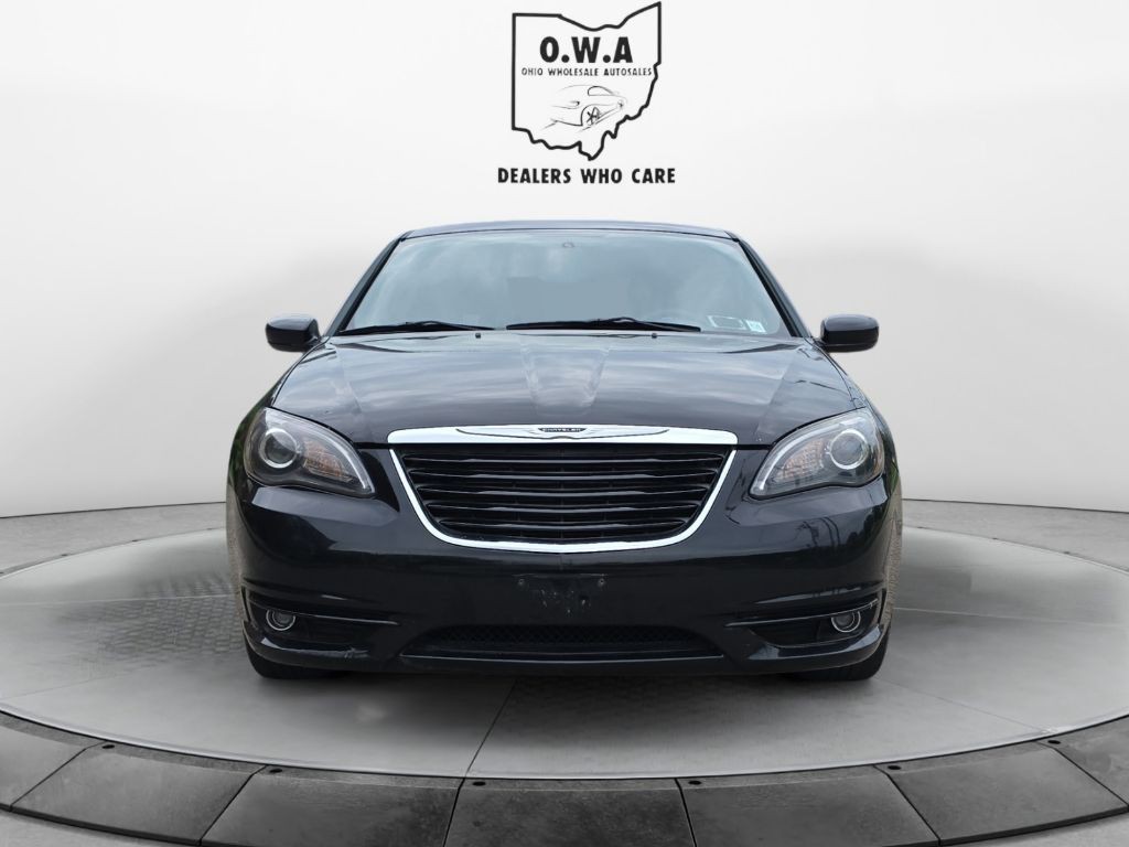 2013 Chrysler 200 Image 8