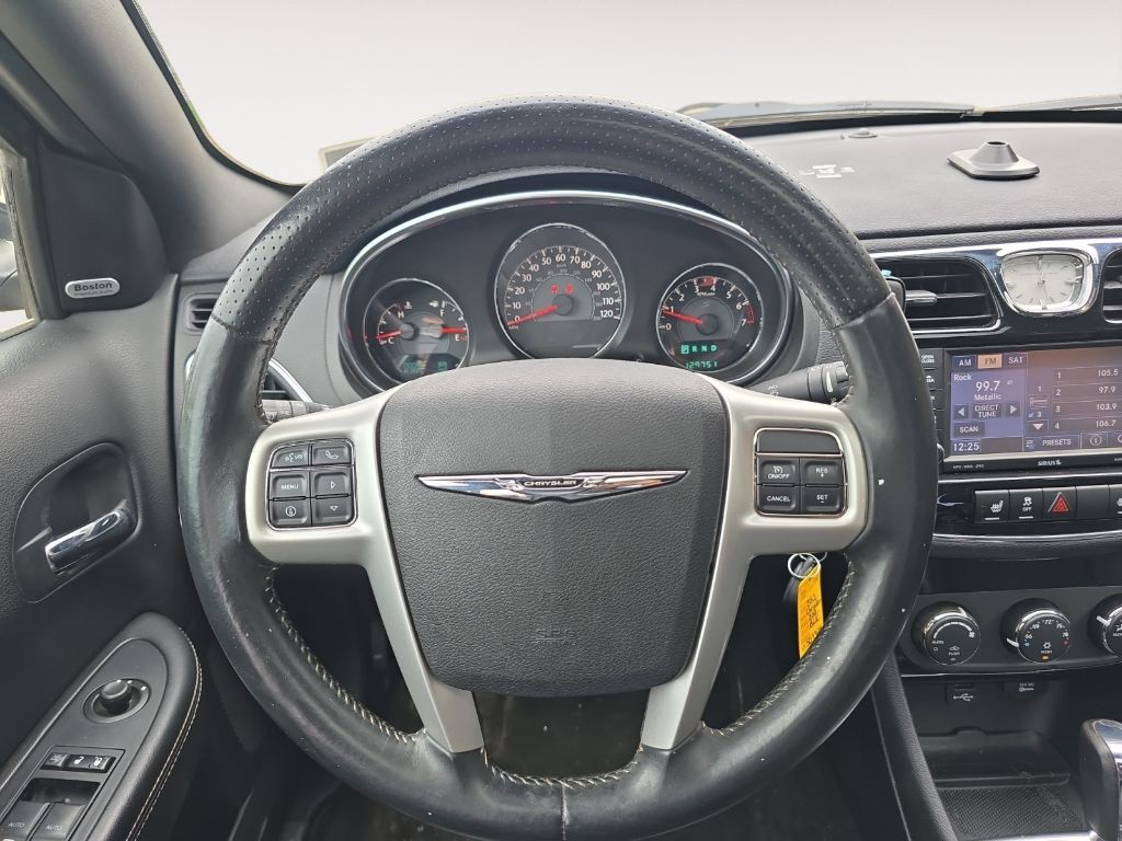 2013 Chrysler 200 Image 11