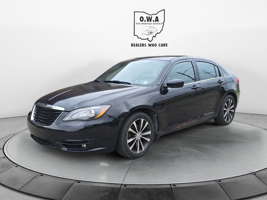2013 Chrysler 200 Image 3