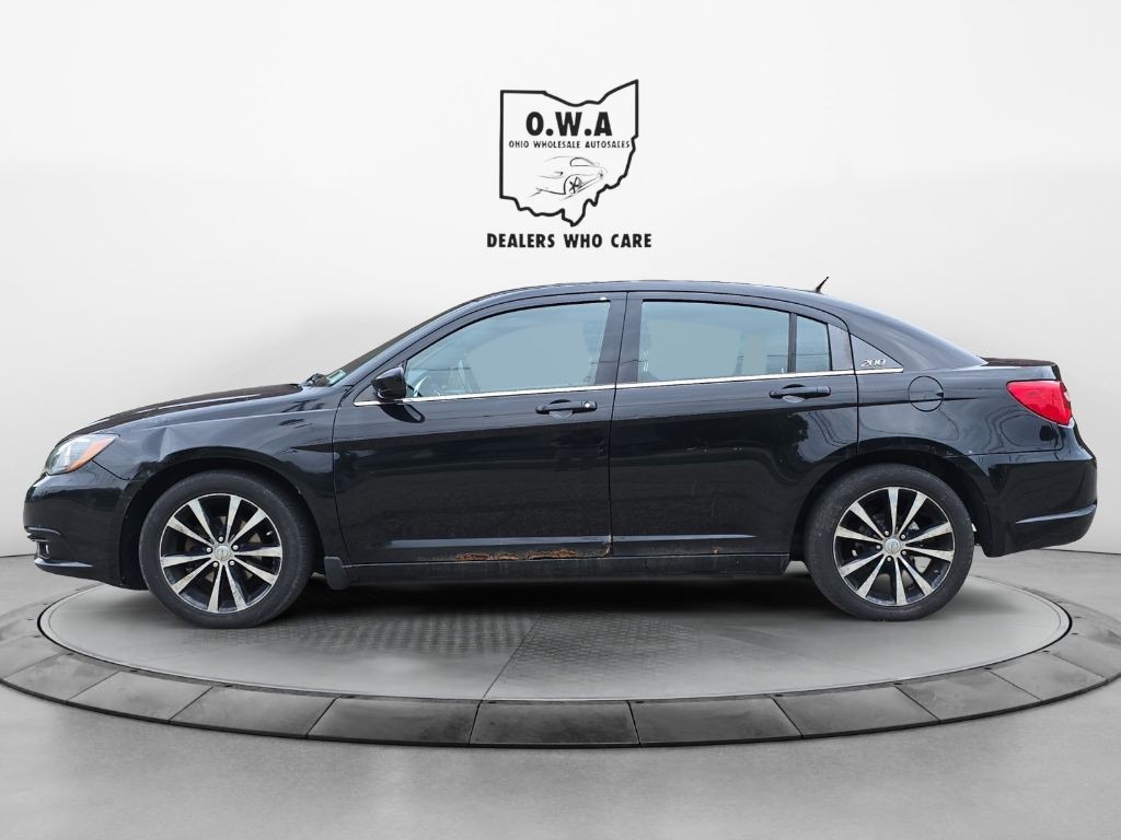 2013 Chrysler 200 Image 4