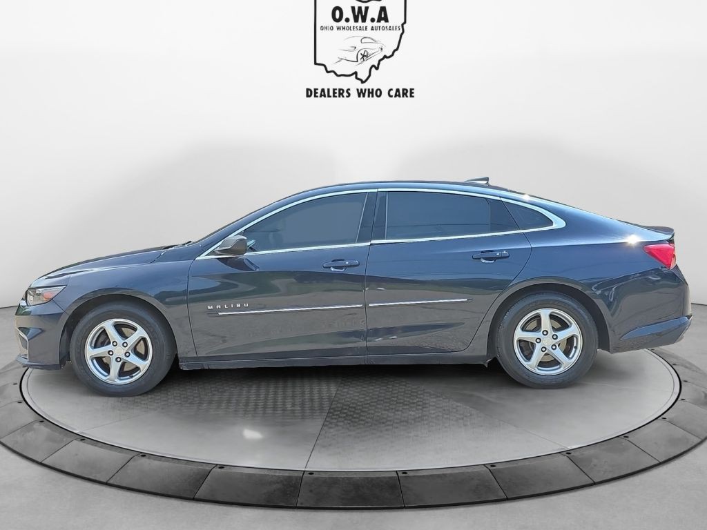 2017 Chevrolet Malibu Image 2