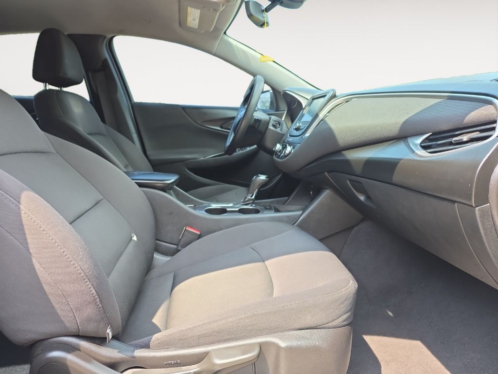 2017 Chevrolet Malibu Image 12
