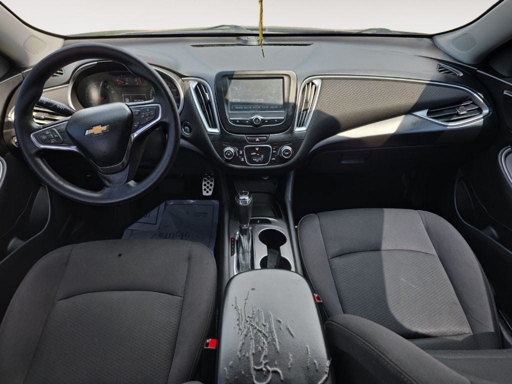 2017 Chevrolet Malibu Image 9