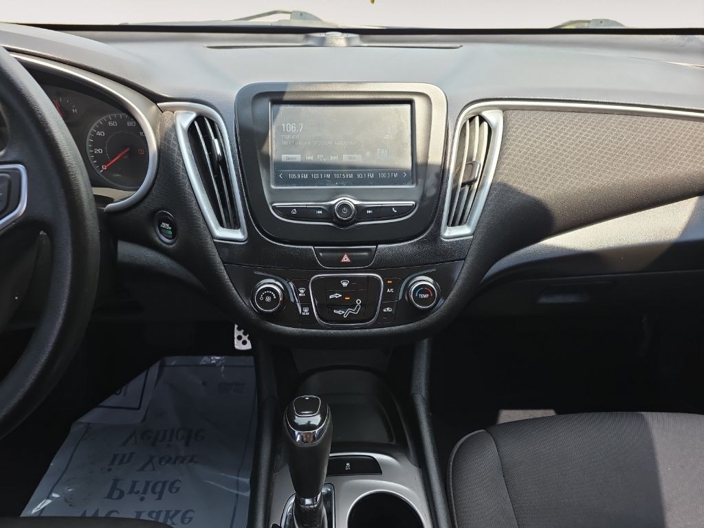 2017 Chevrolet Malibu Image 10
