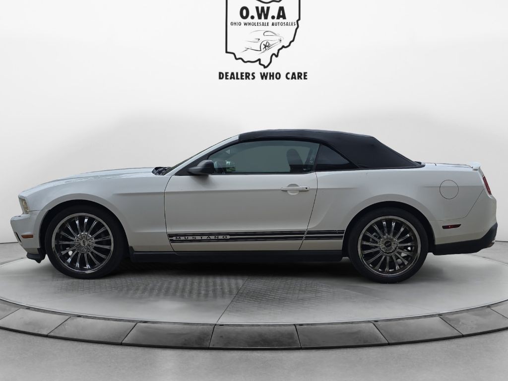 2011 Ford Mustang Image 2