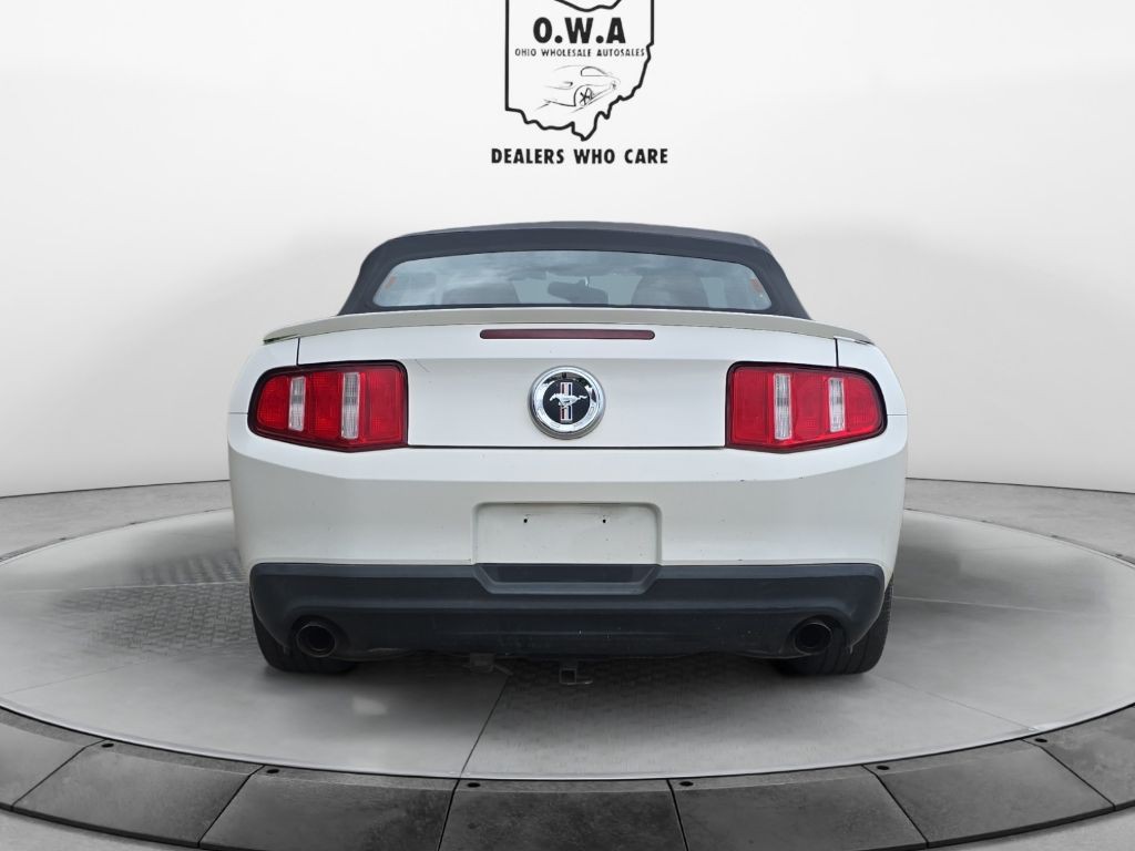 2011 Ford Mustang Image 4
