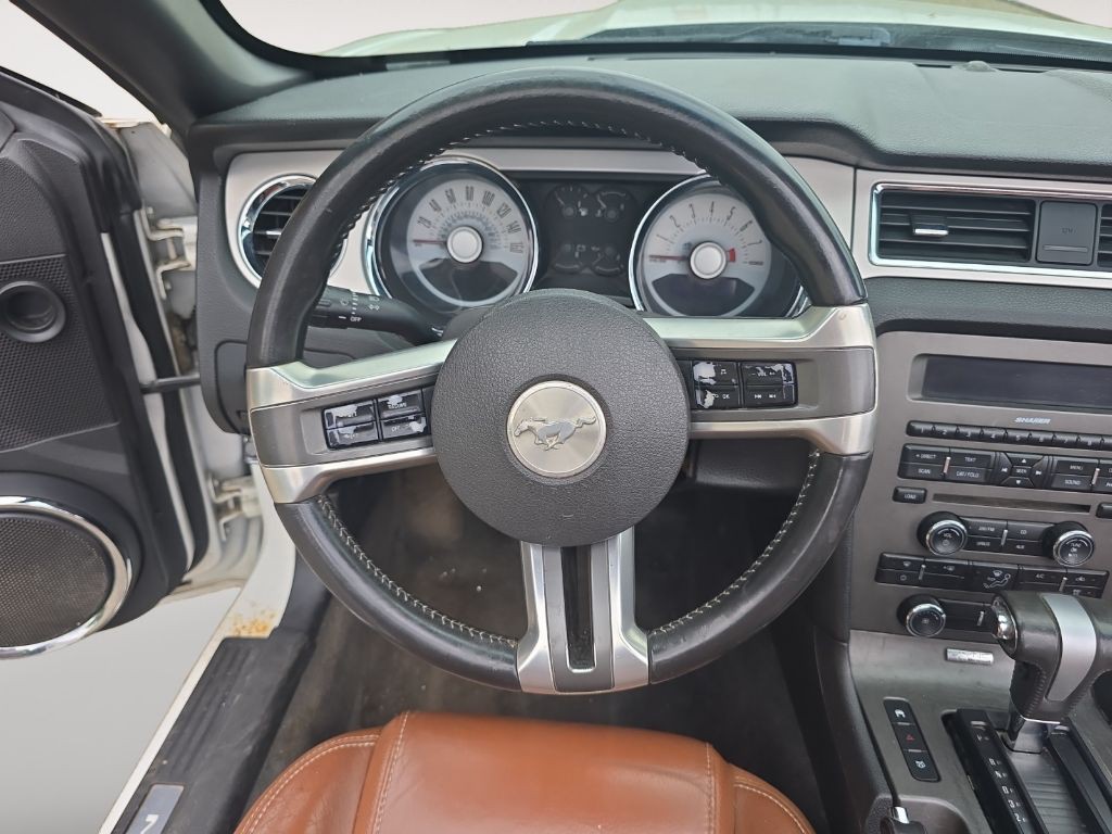 2011 Ford Mustang Image 11