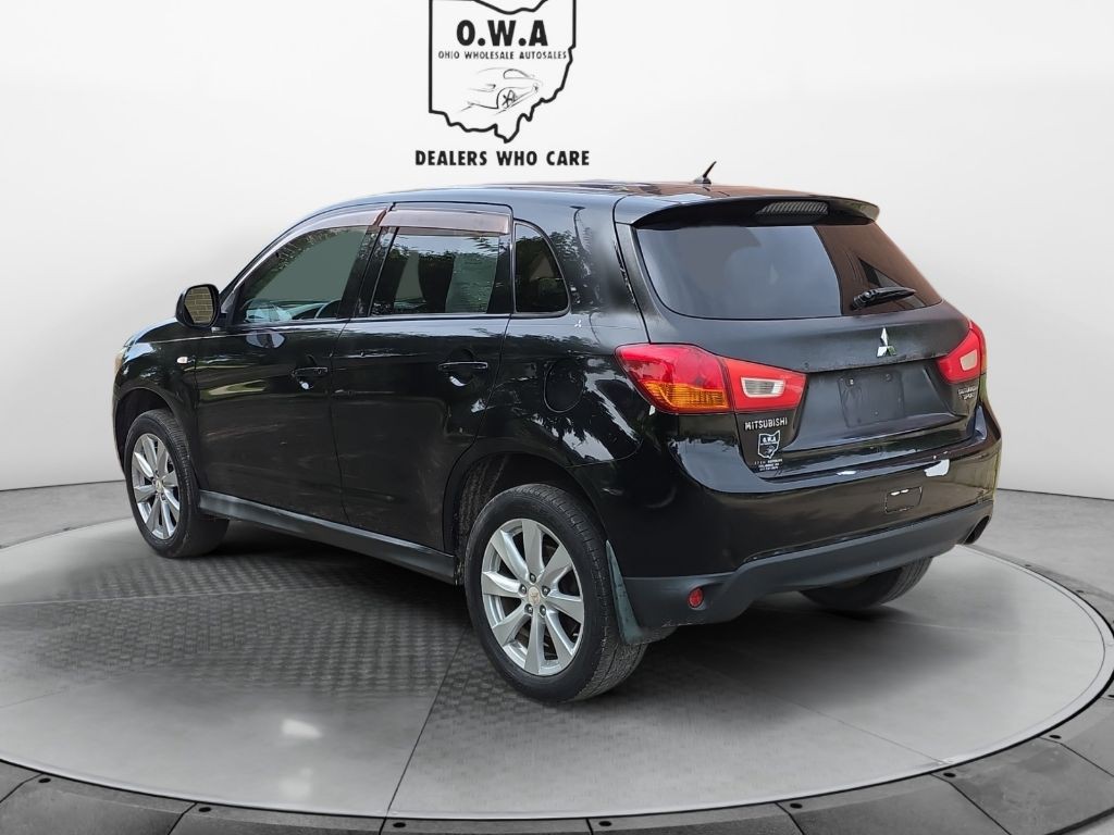 2013 Mitsubishi Outlander Image 3