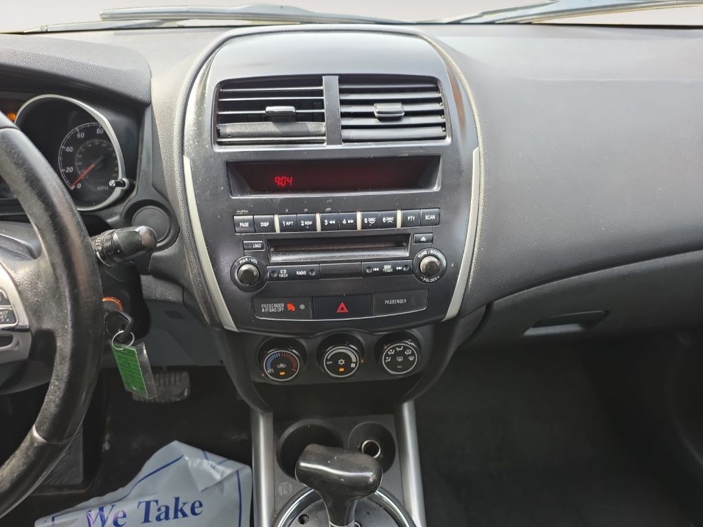 2013 Mitsubishi Outlander Image 10