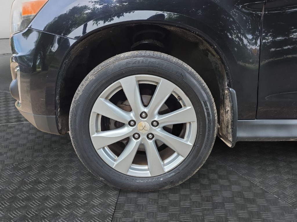 2013 Mitsubishi Outlander Image 14