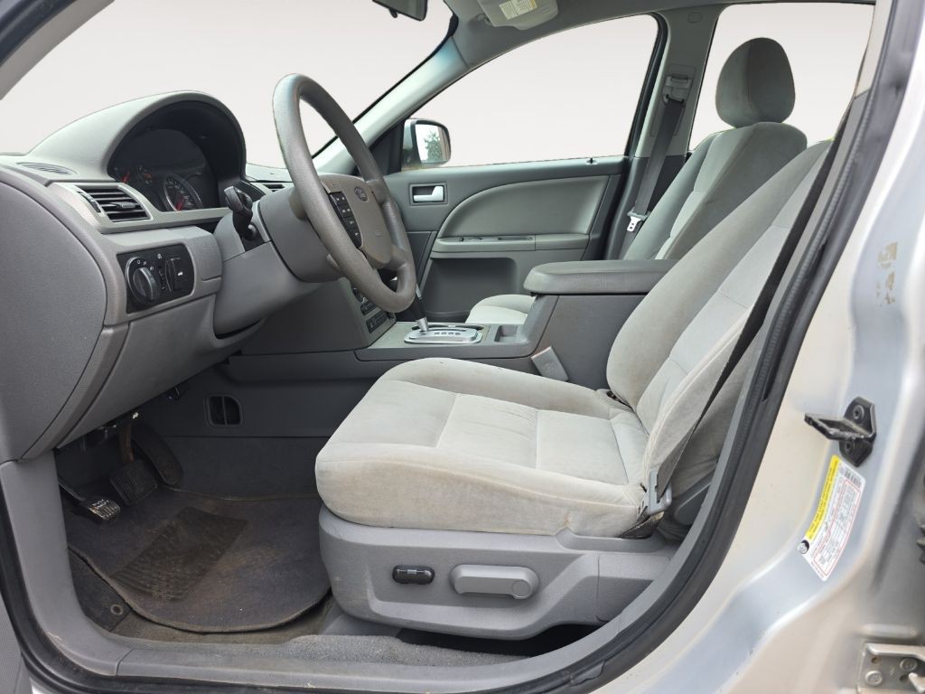 2005 Ford Five Hundred Image 12
