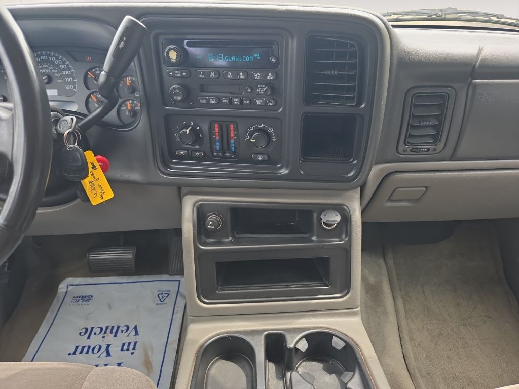 2004 Chevrolet Tahoe Image 10