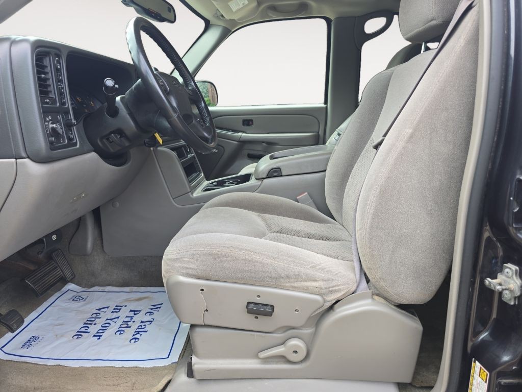 2004 Chevrolet Tahoe Image 12