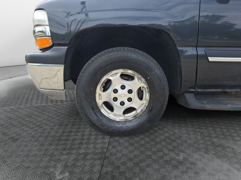 2004 Chevrolet Tahoe Image 13