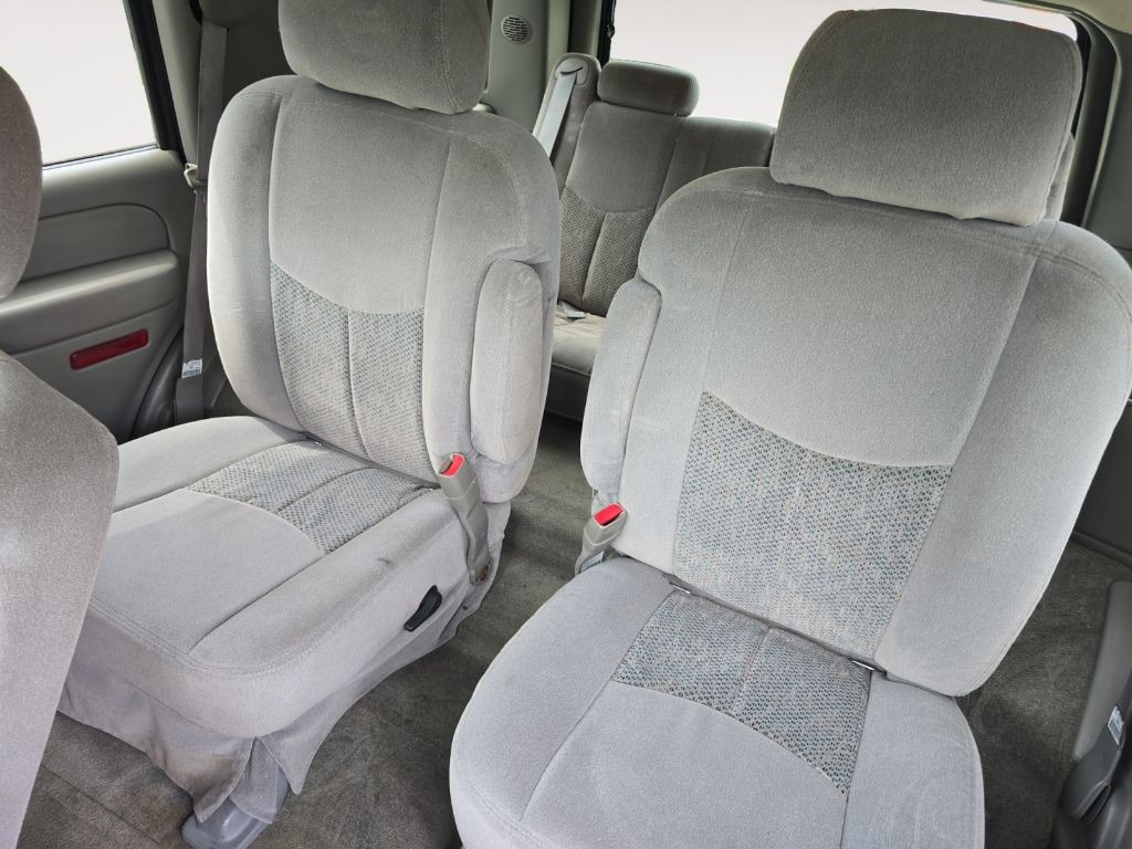 2004 Chevrolet Tahoe Image 14