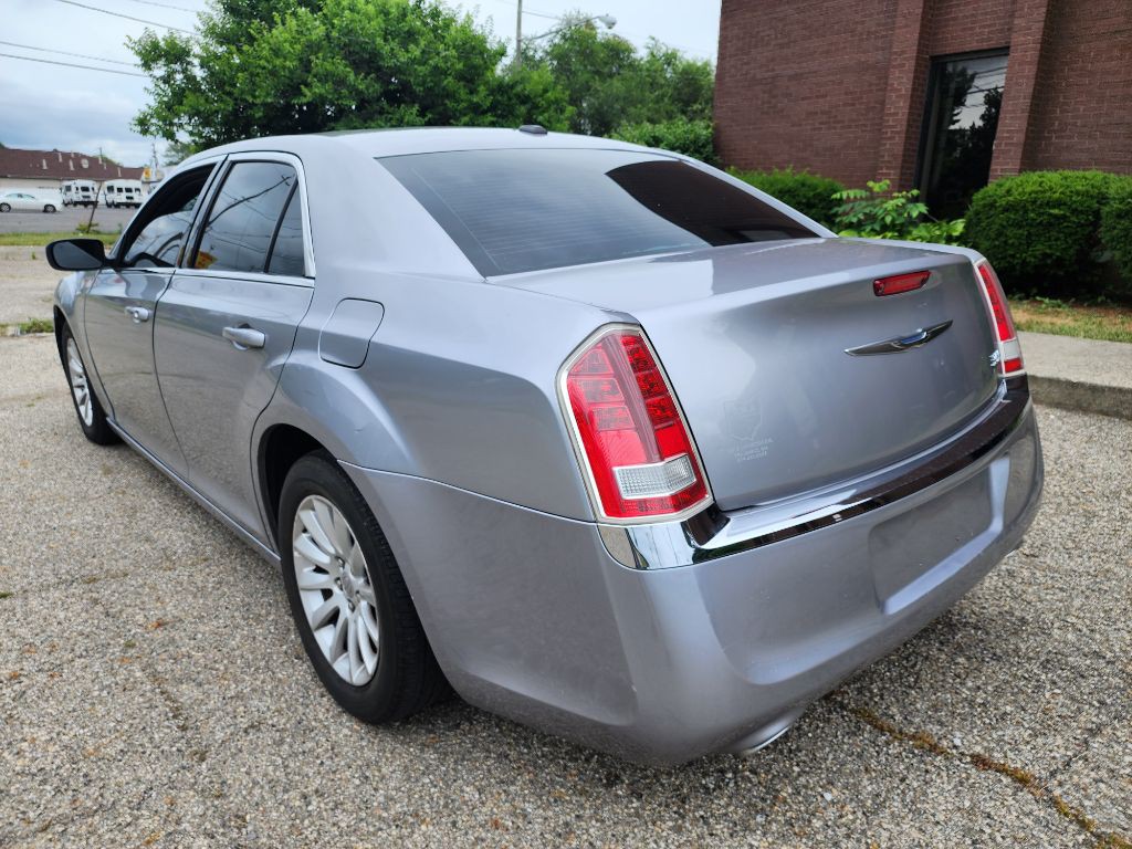 2014 Chrysler 300 Image 3