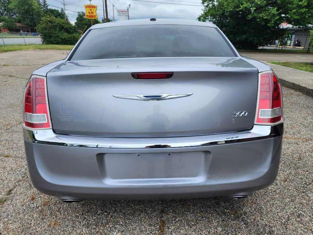 2014 Chrysler 300 Image 4