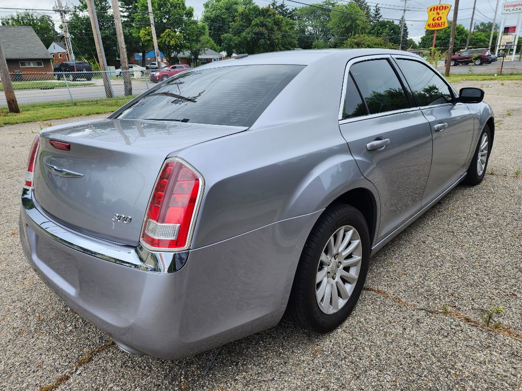 2014 Chrysler 300 Image 5