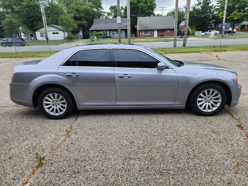 2014 Chrysler 300 Image 6
