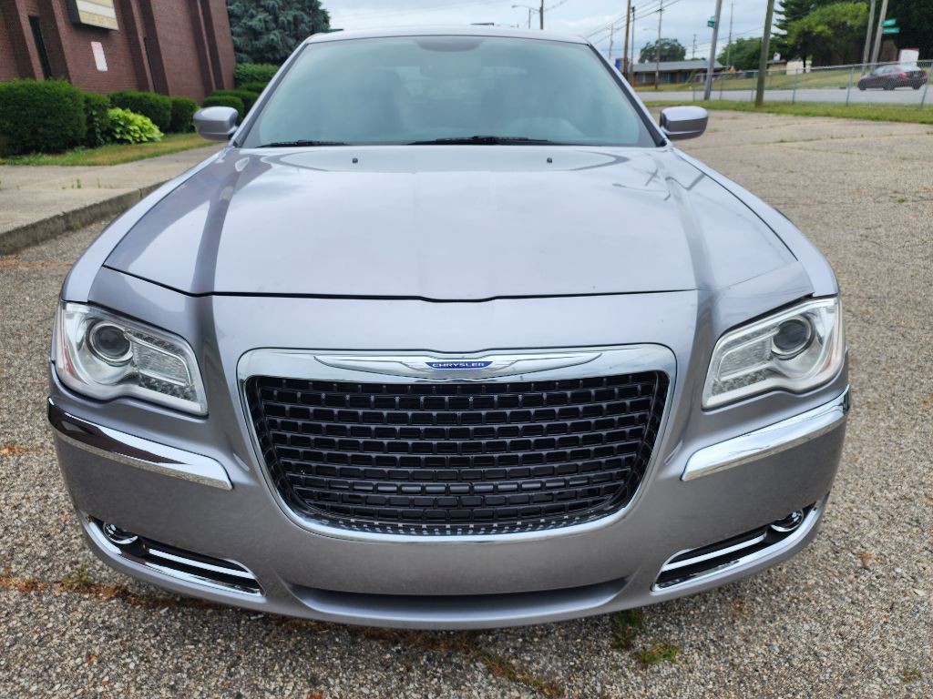 2014 Chrysler 300 Image 8
