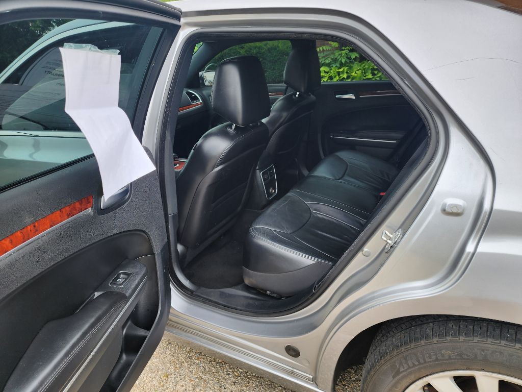 2014 Chrysler 300 Image 10