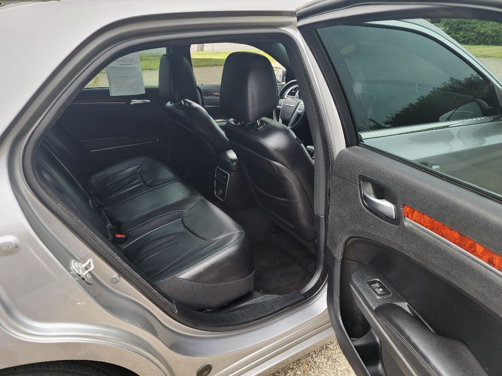 2014 Chrysler 300 Image 11