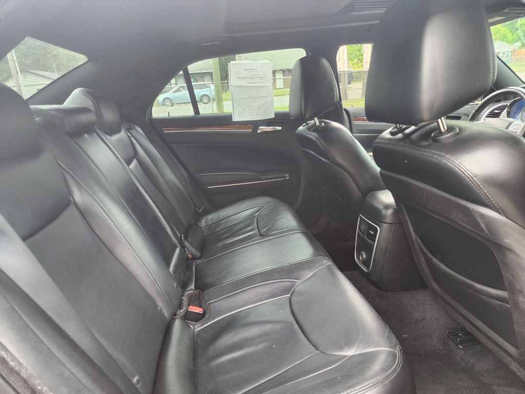 2014 Chrysler 300 Image 13