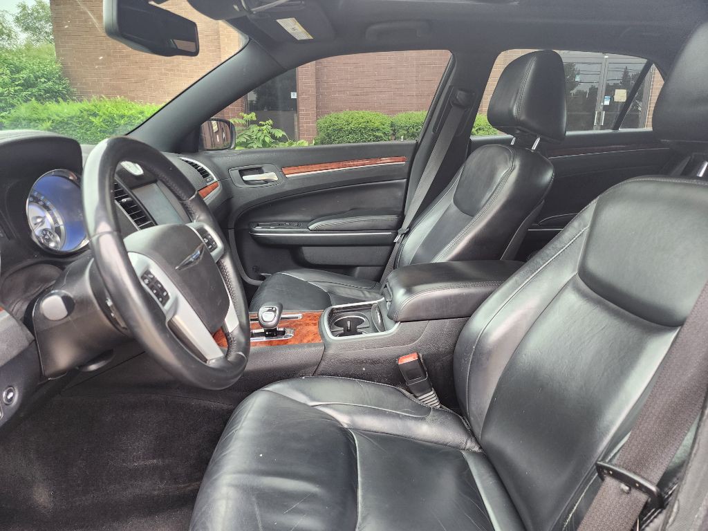 2014 Chrysler 300 Image 15