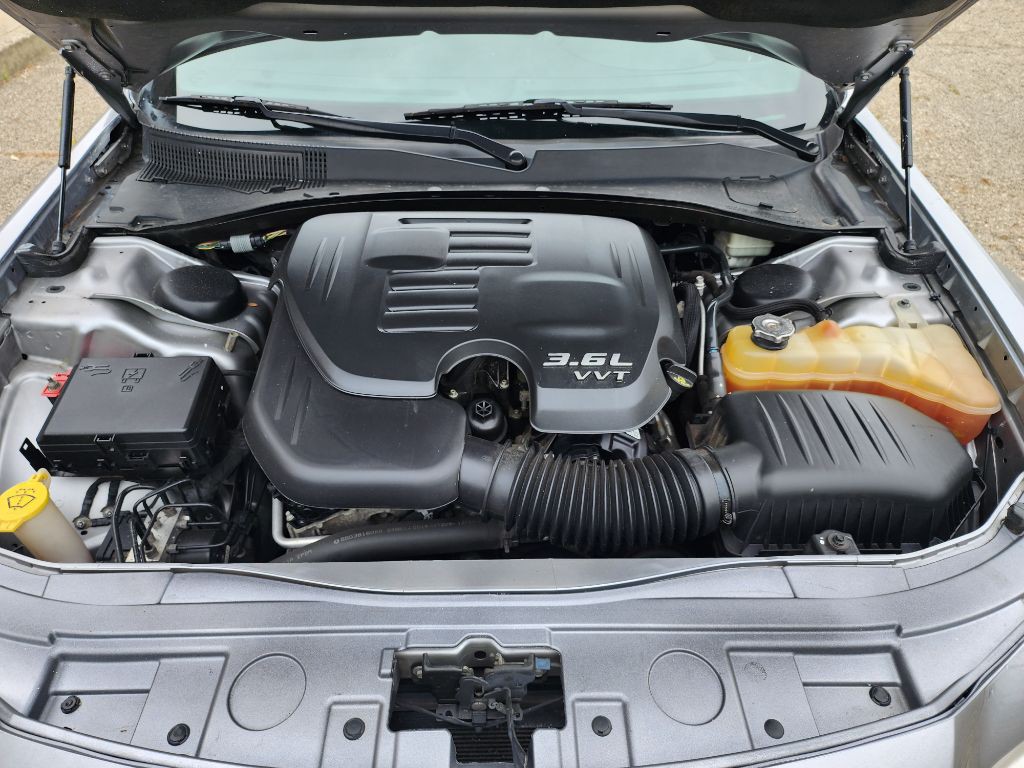 2014 Chrysler 300 Image 17