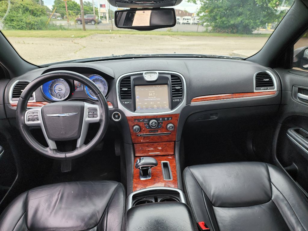 2014 Chrysler 300 Image 18