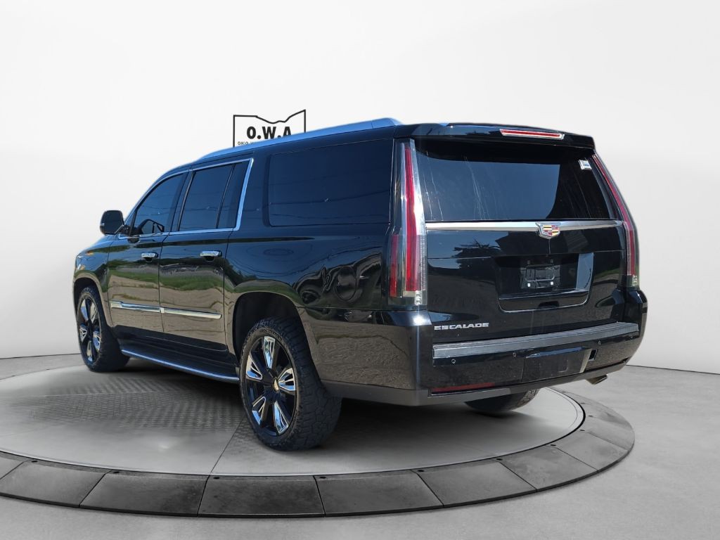 2016 Cadillac Escalade Image 3