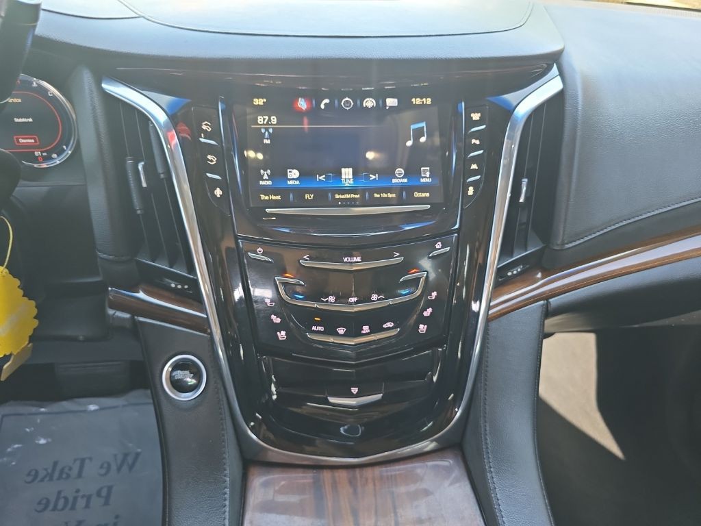 2016 Cadillac Escalade Image 10